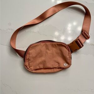lululemon athletica Everywhere Belt Bag